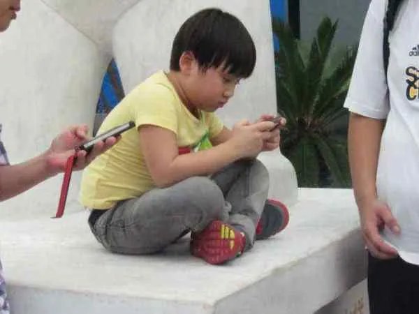 被爸爸当做赚钱机器的小小彬,如今过得怎么样?