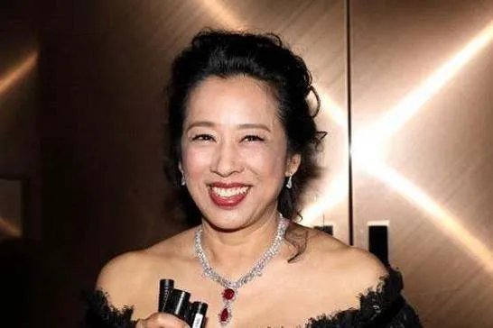 朱玲玲如此漂亮,霍震霆为何却舍得离婚?后来怎样?