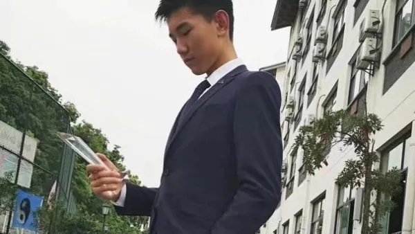 中国留学生张一得去世,他的父亲给了他怎样的教育?