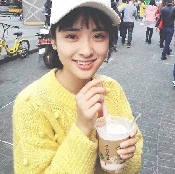 你们觉得郑爽与沈月谁最好看?