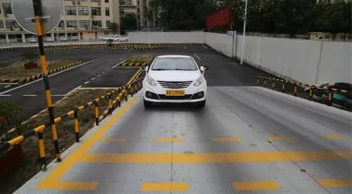 上坡路定点停车与坡道起步