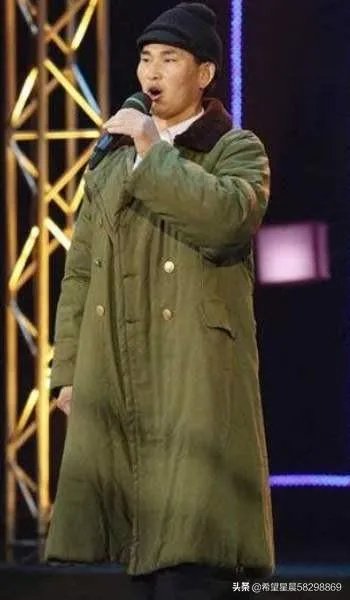 如何看待大衣哥朱之文家门被村民踹开?