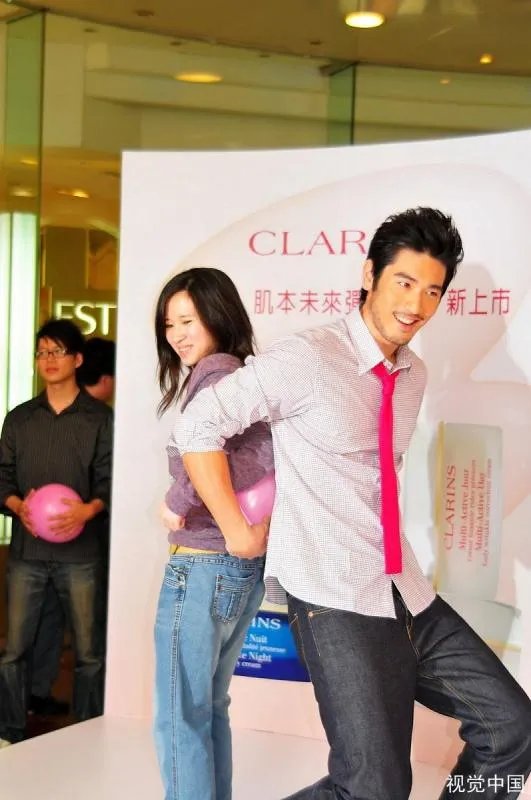 如何看待高以翔去世后女友每年为其庆生冥诞这件事呢?
