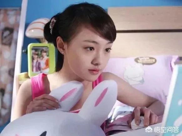 你们觉得郑爽与沈月谁最好看?