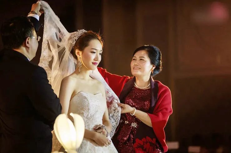 孩子结婚父母穿什么 2017婚礼父母服装搭配技巧