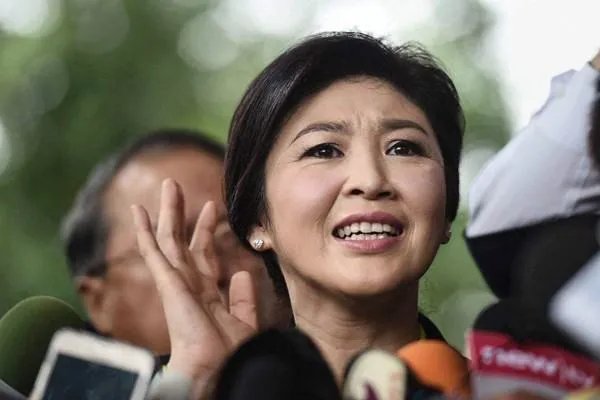 当年的英拉为什么总理做得好好的，就下台了呢？