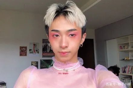 伊能静19岁儿子晒与女生合照,甜喊其女友,这是官宣恋情吗?