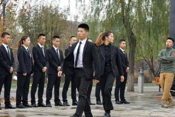 四川00后女大学生毕业做私人保镖，她的日常工作是怎样的？