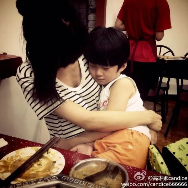 国际名模张亮的老婆是谁?也就是张天天的妈妈。求几张他们的照片啊啊 ……
