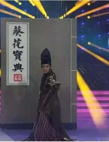 谢娜真的是靠何炅撑起来的吗?