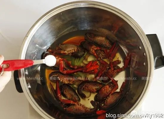 小龙虾的口味很多,你最喜欢吃哪个味道的?