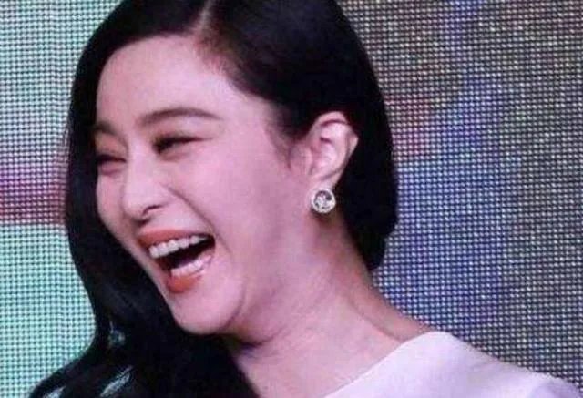 为什么说即使掉双下巴,佟丽娅也比李湘大S霍思燕漂亮?