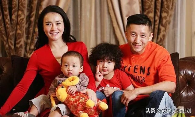 张伟丽和邹市明在各自领域的巅峰时期,谁的影响力更大?谁收入更多?