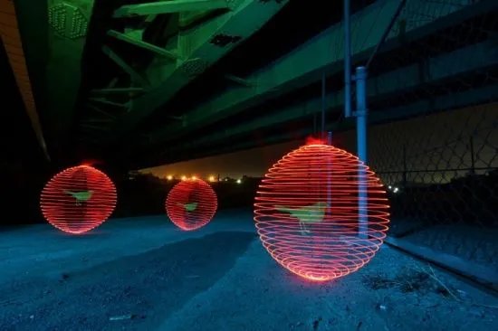 惊人的3D光画摄影 让你的现实如游戏般精彩！