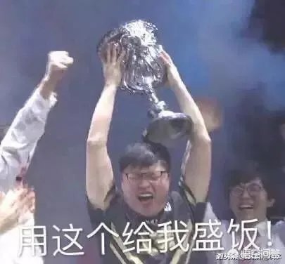 RNG夺冠弹幕狂喷IG垃圾,网友称“对不起,这场比赛没有垃圾”,你怎么看?