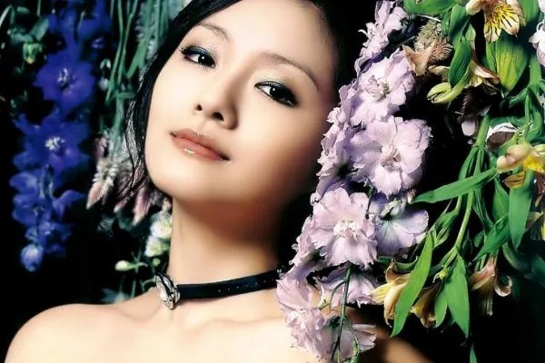 明明大小S长得一样,怎么那么多人都说大S更好看?