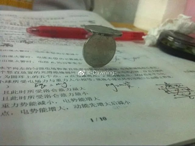 昨天“立扫把”,今天倒立上厕所?沙雕网友的脑洞有多大!