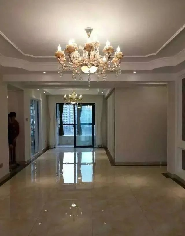 新房家具还没入场，老婆天天都要去看一遍，连邻居看了都来模仿！