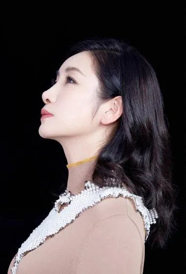 “深夜给大家发个撒娇指南吧”,秦海璐这个明星你喜欢吗?