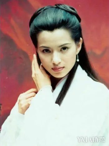 美人尖适合什么发型打造古典美女气质