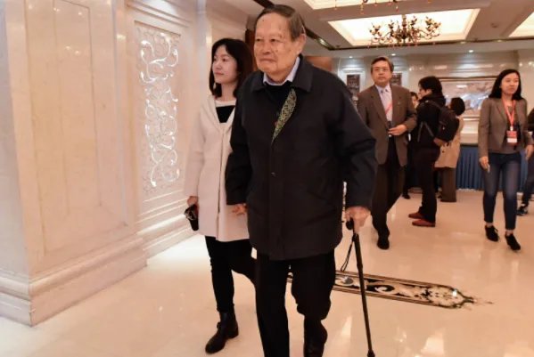 杨振宁被授予求是终身成就奖，但是为何很多人认为他对中国没起到应有的作用？