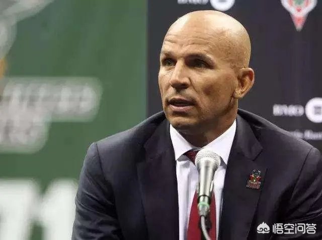 卢克沃顿正式下课了,那么谁会成为紫金军团的主帅?不会又是泰伦卢吧?