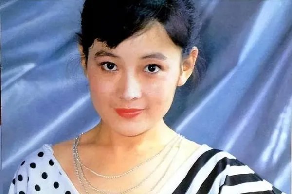 沙宝亮与妻子戴笑盈现身长沙黄花机场,沙宝亮的感情经历是怎样的?