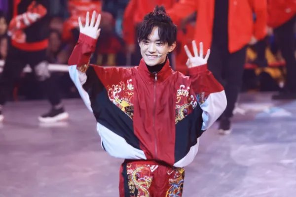 易烊千玺参加《这就是街舞2》为什么开始被黑?
