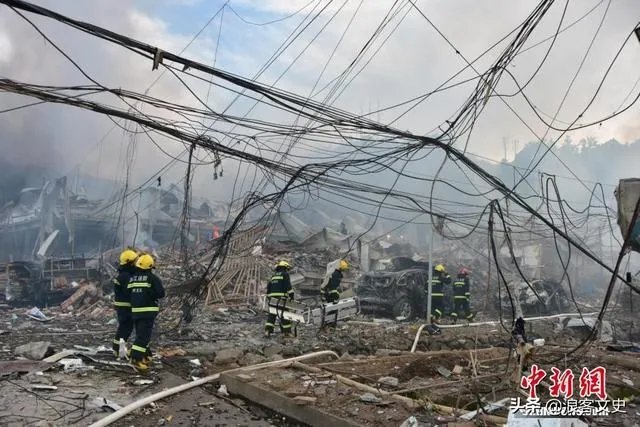 这次油罐车爆炸算成TNT总量是多少?在路上碰到油罐车怎么办? - 芝士回答