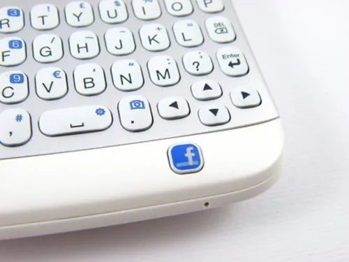 直板全键盘Android  HTC Chacha评测