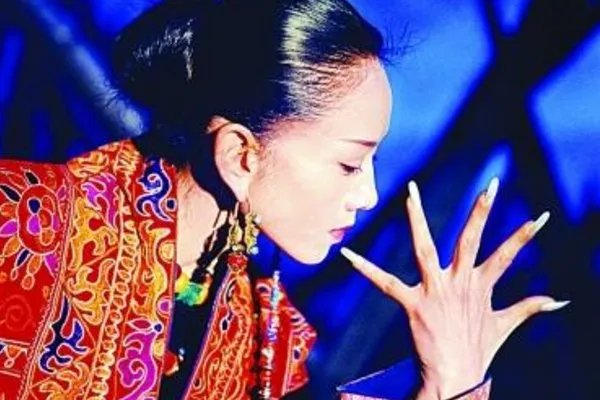 杨丽萍不生孩子,真的有错吗?