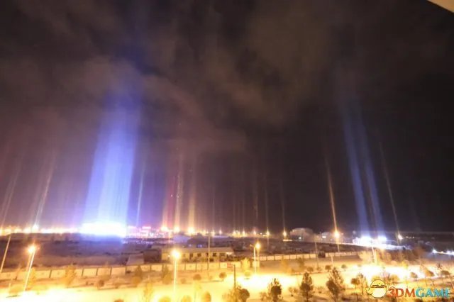 组图:内蒙古现罕见“日柱”现象 城市夜空如梦如幻