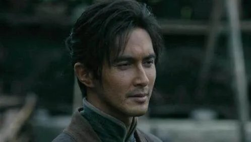 潘粤明的《鬼吹灯》系列为什么会一下子连拍了五部？