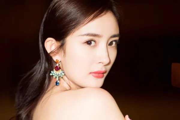 杨幂给人的感觉一直很强势,太要强的女人都不讨人喜欢吗?