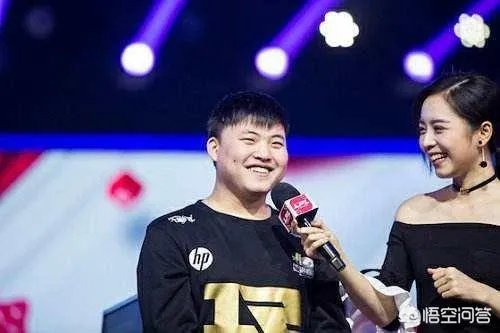 RNG仅有三人录制天天向上,蔡徐坤粉丝发放RNG宣传资料,你怎么看?