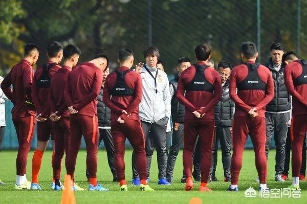 李铁带领的中国男足在东亚杯获得了季军,大家怎么看?