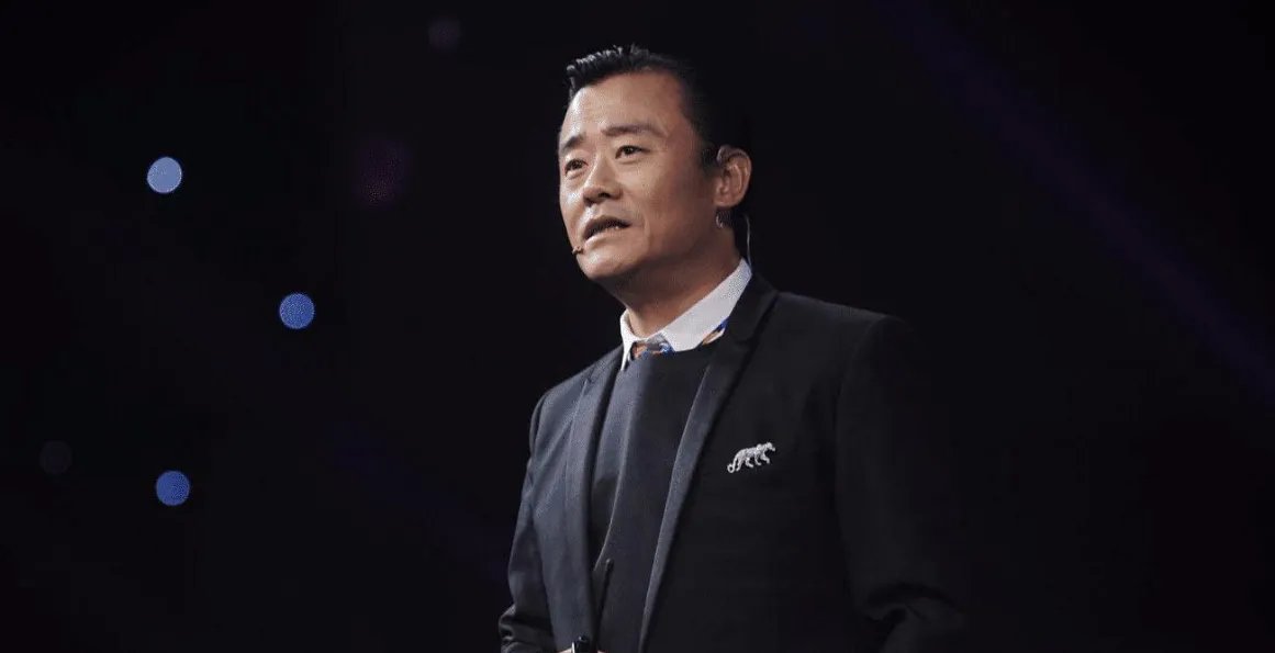 贬低郭德纲太俗，骂徐峥是头猪，枪毒案后销声匿迹的周立波，如今怎么样了？