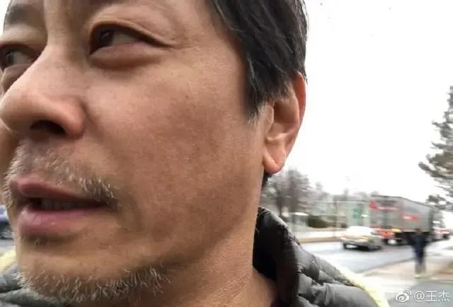 为什么98年的王杰和2000年的王杰变化那么大?