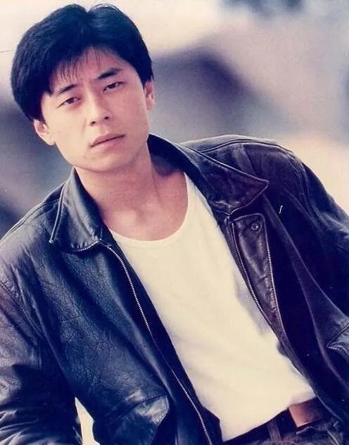 为什么98年的王杰和2000年的王杰变化那么大?