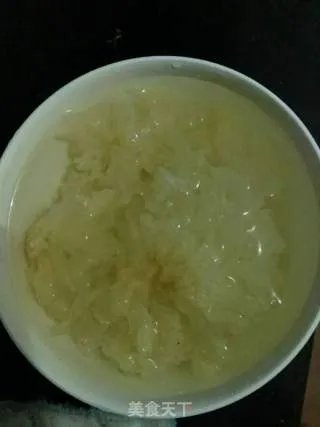莲子银耳汤