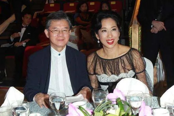 朱玲玲如此漂亮,霍震霆为何却舍得离婚?后来怎样?