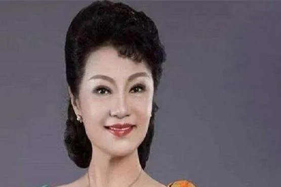 朱玲玲如此漂亮,霍震霆为何却舍得离婚?后来怎样?