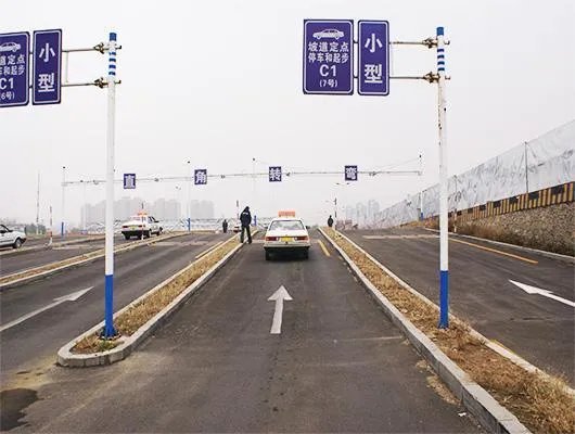 上坡路定点停车与坡道起步