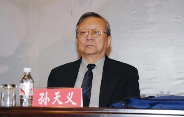 孙殿英为什么盗墓?他的后人现在如何?