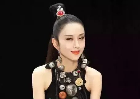 杨丽萍的豪华宫殿被查,内部肮脏不堪,网友直呼封的好,究竟咋回事?