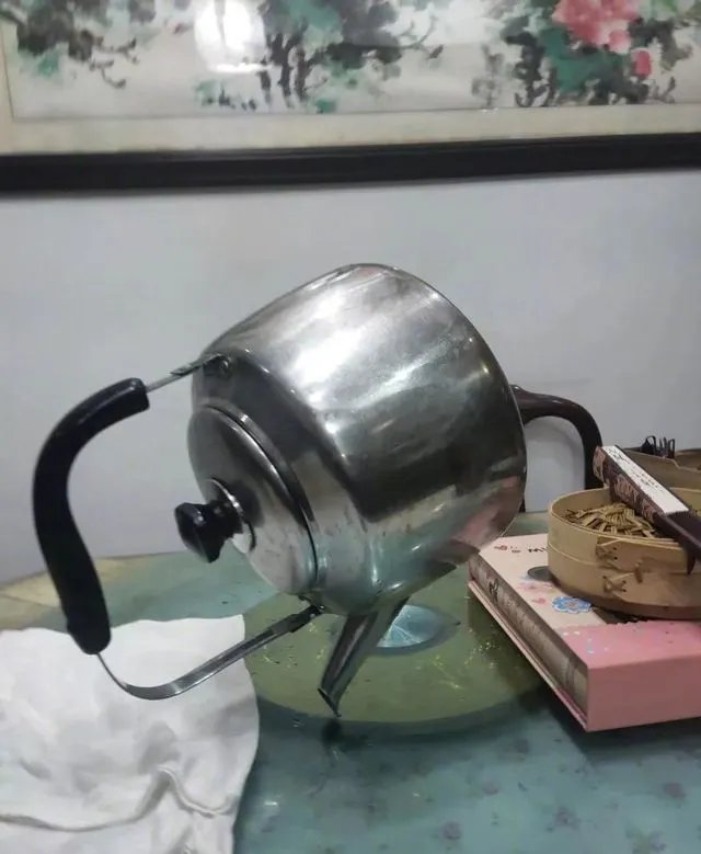 昨天“立扫把”,今天倒立上厕所?沙雕网友的脑洞有多大!