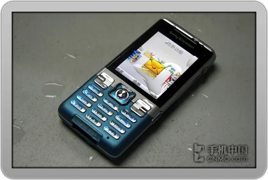 320W拍照+GPS导航 索尼爱立信C702评测