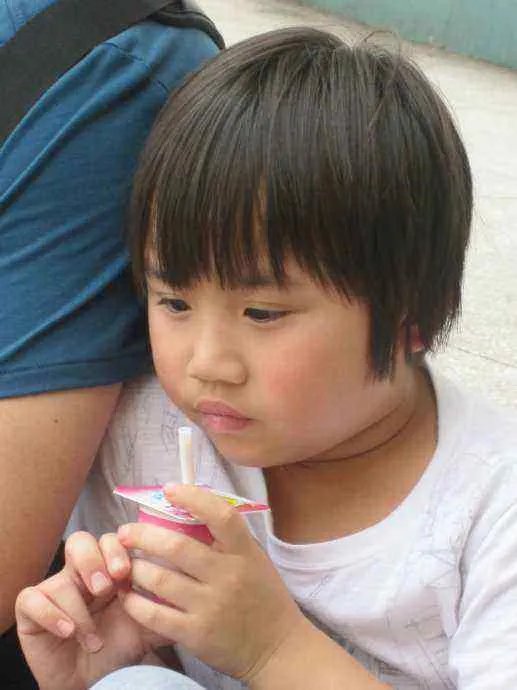 被爸爸当做赚钱机器的小小彬,如今过得怎么样?