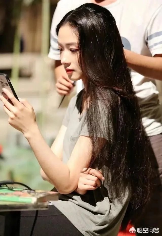 《乘风破浪的姐姐里面,为什么万茜那么受女明星的欢迎?