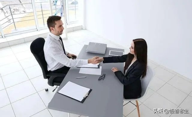 外企面试中如何作简短的英语自我介绍?